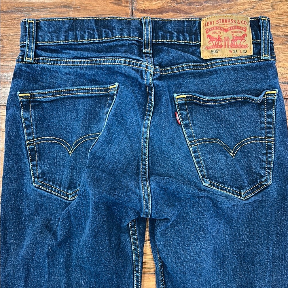 Levi’s 505 Men’s Jeans 31x32 – Dark Wash, Classic Straight Fit, Like New!